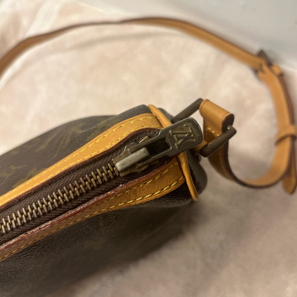 Louis Vuitton Tuileries Crossbody Monogram - Picture 5 of 17